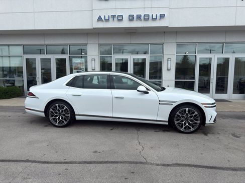 Used 2025 Genesis G90 3.5T AWD/4WD image 2