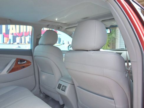 Used 2011 Toyota Camry XLE FWD image 39