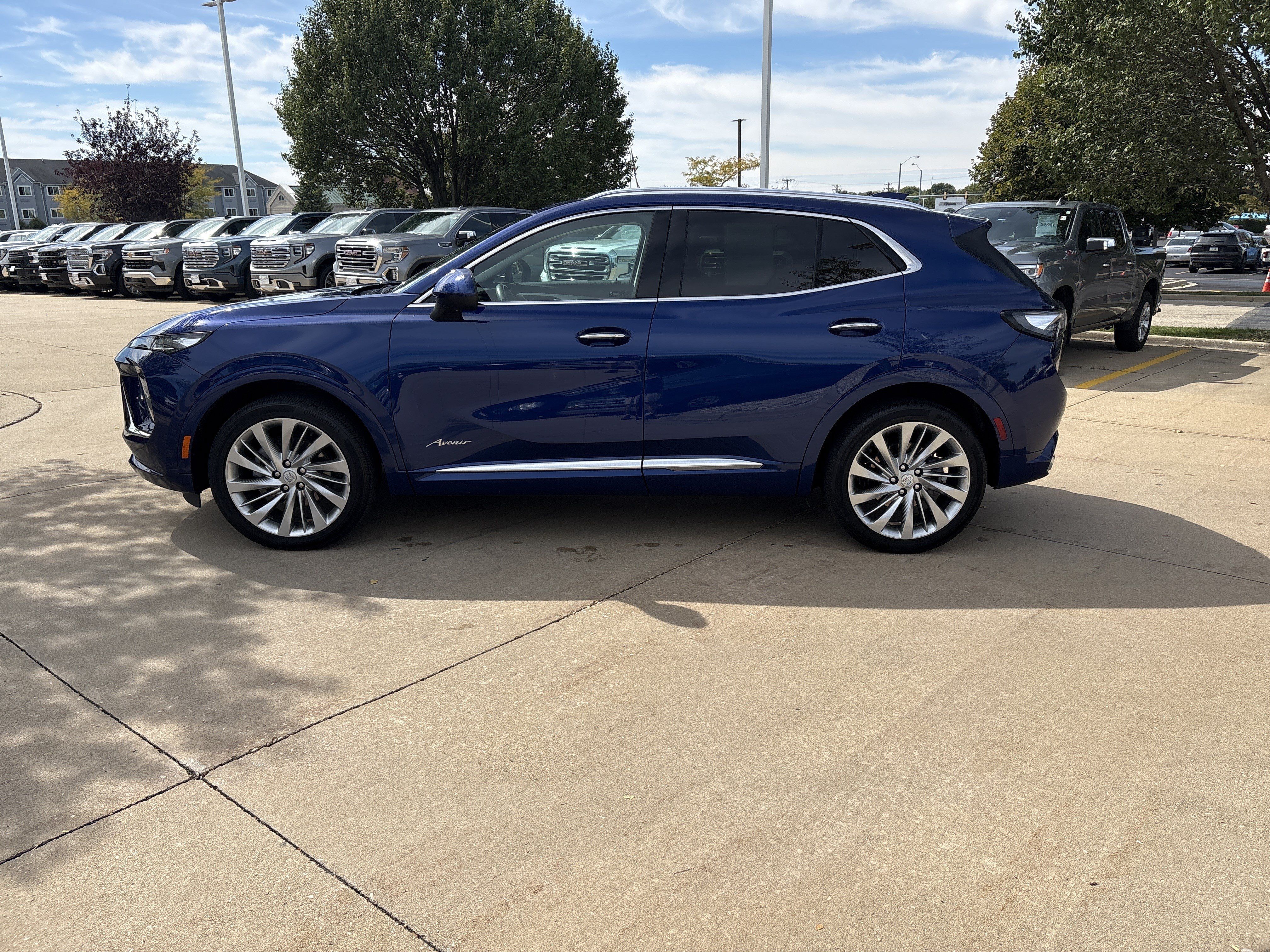 Used 2024 Buick Envision Avenir AWD/4WD image 4