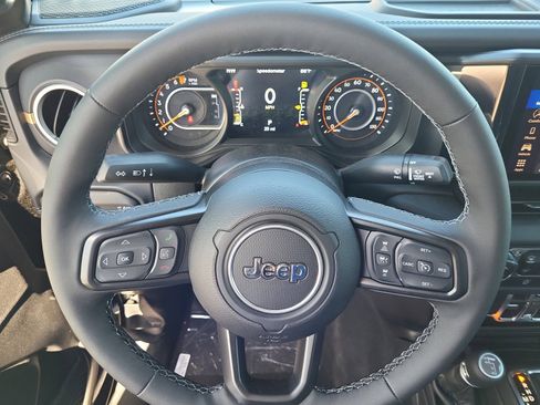 New 2025 Jeep Gladiator High Tide image 10