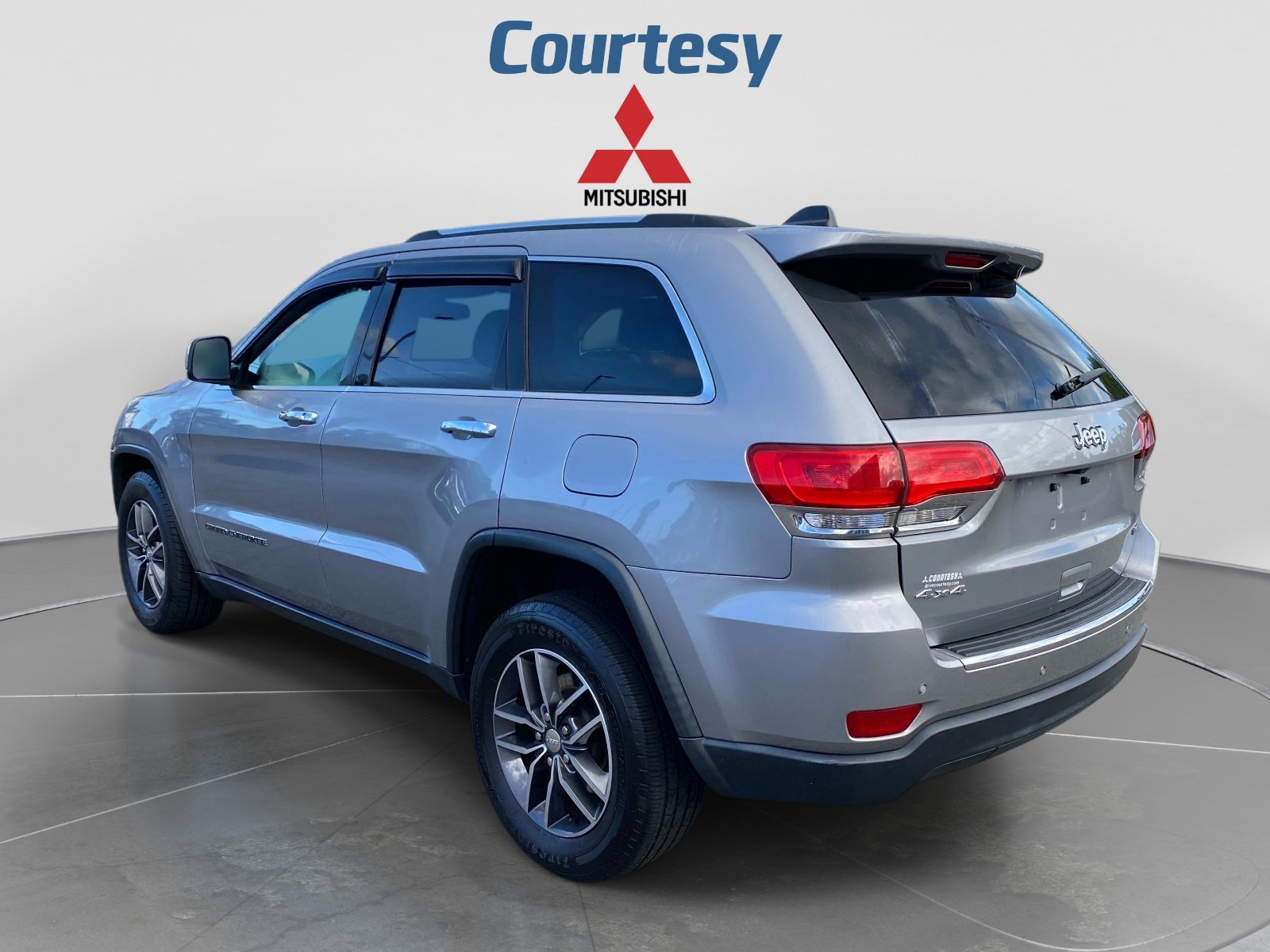 Used 2018 Jeep Grand Cherokee Limited AWD/4WD image 3