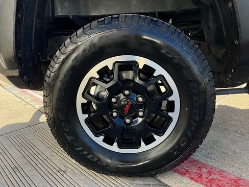 Used 2025 Toyota Tacoma TRD Off-Road image 9