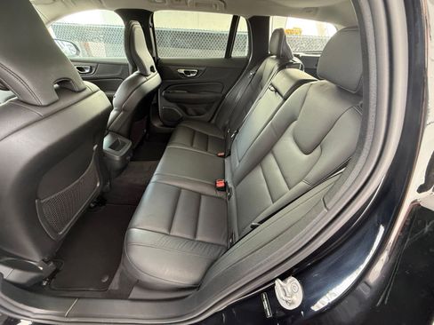 Used 2025 Volvo V60 B5 Cross Country Plus image 25