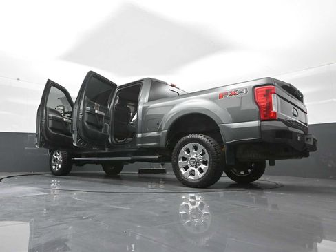 Used 2019 Ford F250 Lariat w/ Chrome Package image 36