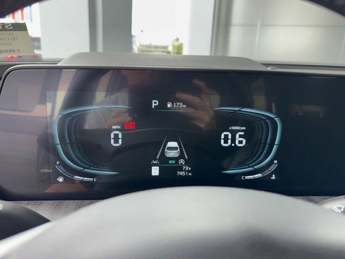 Used 2025 Kia Telluride EX image 18