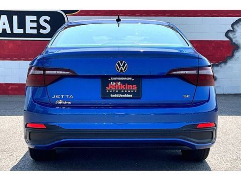 Used 2024 Volkswagen Jetta SE FWD image 4