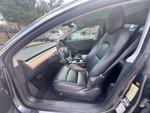 Used 2018 Tesla Model 3 Long Range RWD image 4