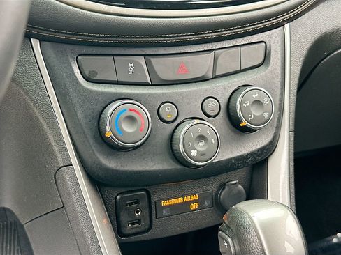 Used 2020 Chevrolet Trax LT w/ Driver Confidence Package image 15