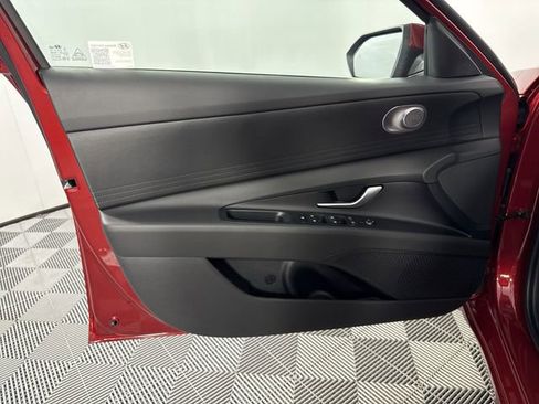 Used 2025 Hyundai Elantra Sport FWD image 27