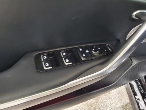 Used 2018 Kia Stinger Premium image 19