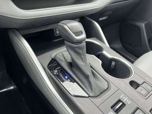 Used 2022 Toyota Highlander XLE image 21