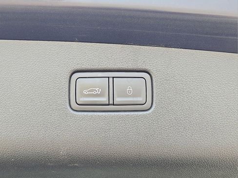 Used 2025 Genesis GV70 2.5T image 16