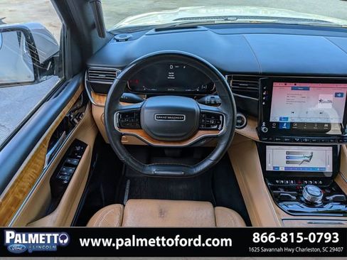 Used 2022 Jeep Grand Wagoneer Series III image 16