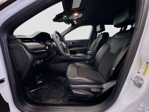 Used 2023 Jeep Compass Trailhawk image 12