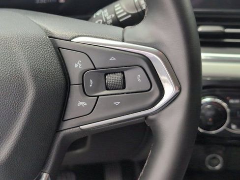 Used 2025 Chevrolet Trax LT w/ LT Convenience Package FWD image 21