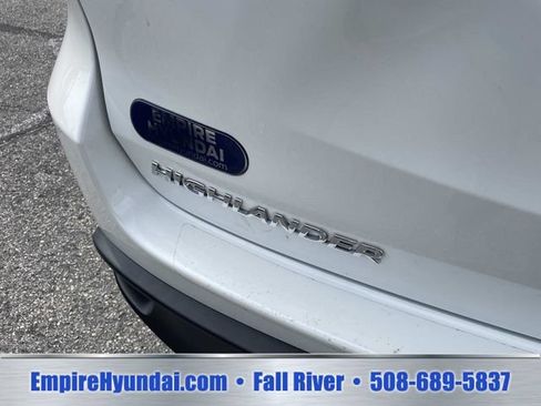 Used 2017 Toyota Highlander XLE AWD/4WD image 6