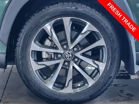 Used 2023 Toyota Corolla Cross XLE w/ Convenience Package FWD image 10