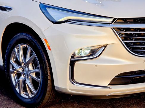 Used 2022 Buick Enclave Essence w/ Experience Buick Package image 8