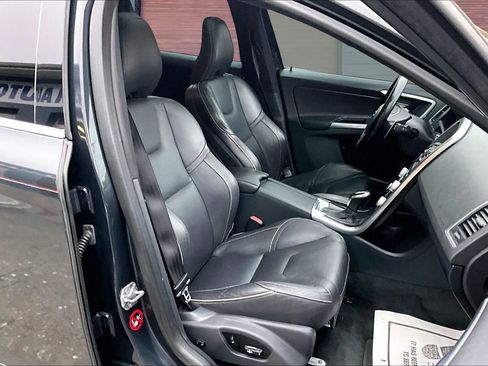 Used 2015 Volvo XC60 T6 R-Design w/ Proximity Package image 6