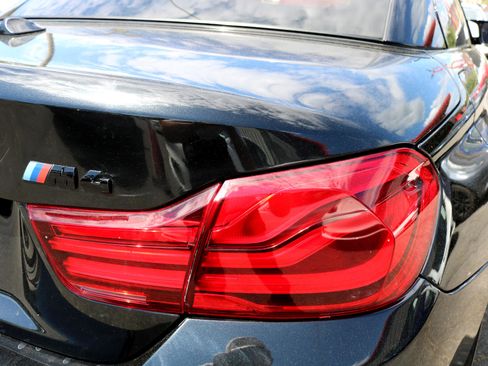 Used 2020 BMW M4 Convertible w/ Executive Package image 11