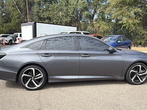 Used 2018 Honda Accord Sport image 4