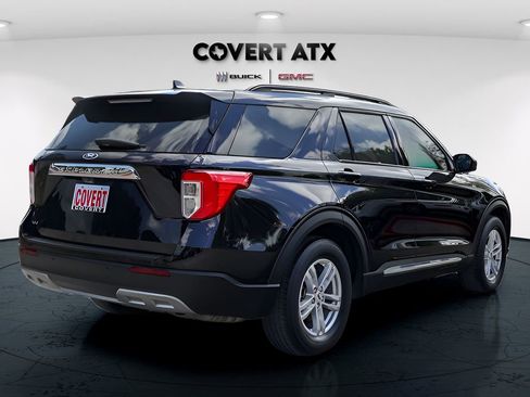 Used 2023 Ford Explorer XLT w/ Equipment Group 202A image 7