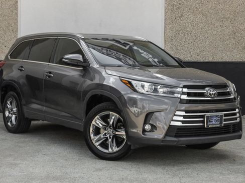 Used 2017 Toyota Highlander Limited Platinum FWD image 7