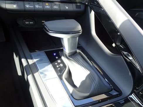 New 2025 Hyundai Elantra SEL image 13