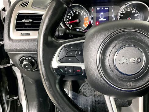 Used 2018 Jeep Compass Latitude w/ Cold Weather Group image 18