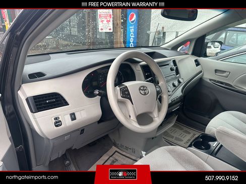 Used 2011 Toyota Sienna LE w/ Towing Pkg image 5