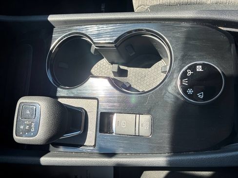 Used 2022 Nissan Rogue SV AWD/4WD image 25