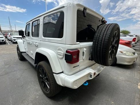 Used 2023 Jeep Wrangler Unlimited Sahara AWD/4WD image 6