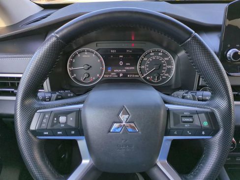 Used 2024 Mitsubishi Outlander SE image 31