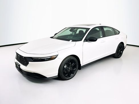Used 2025 Honda Accord SE image 3