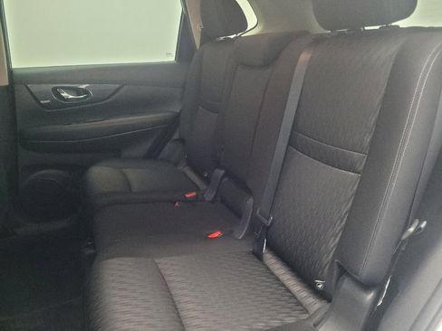 Used 2017 Nissan Rogue SV image 18