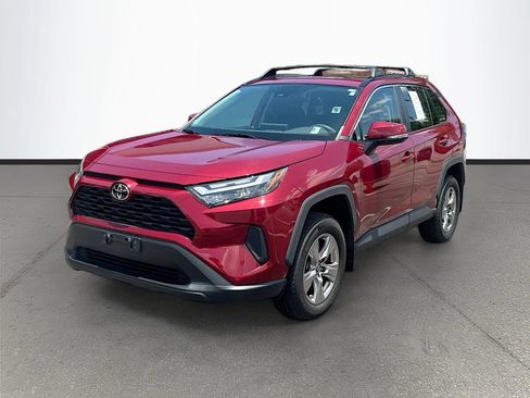 Used 2022 Toyota RAV4 XLE w/ Convenience Package AWD/4WD image 3