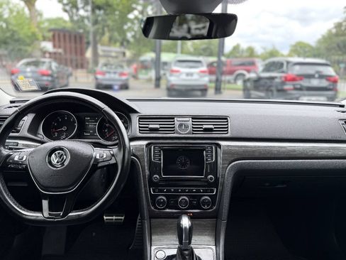 Used 2017 Volkswagen Passat 1.8T SEL Premium FWD image 10