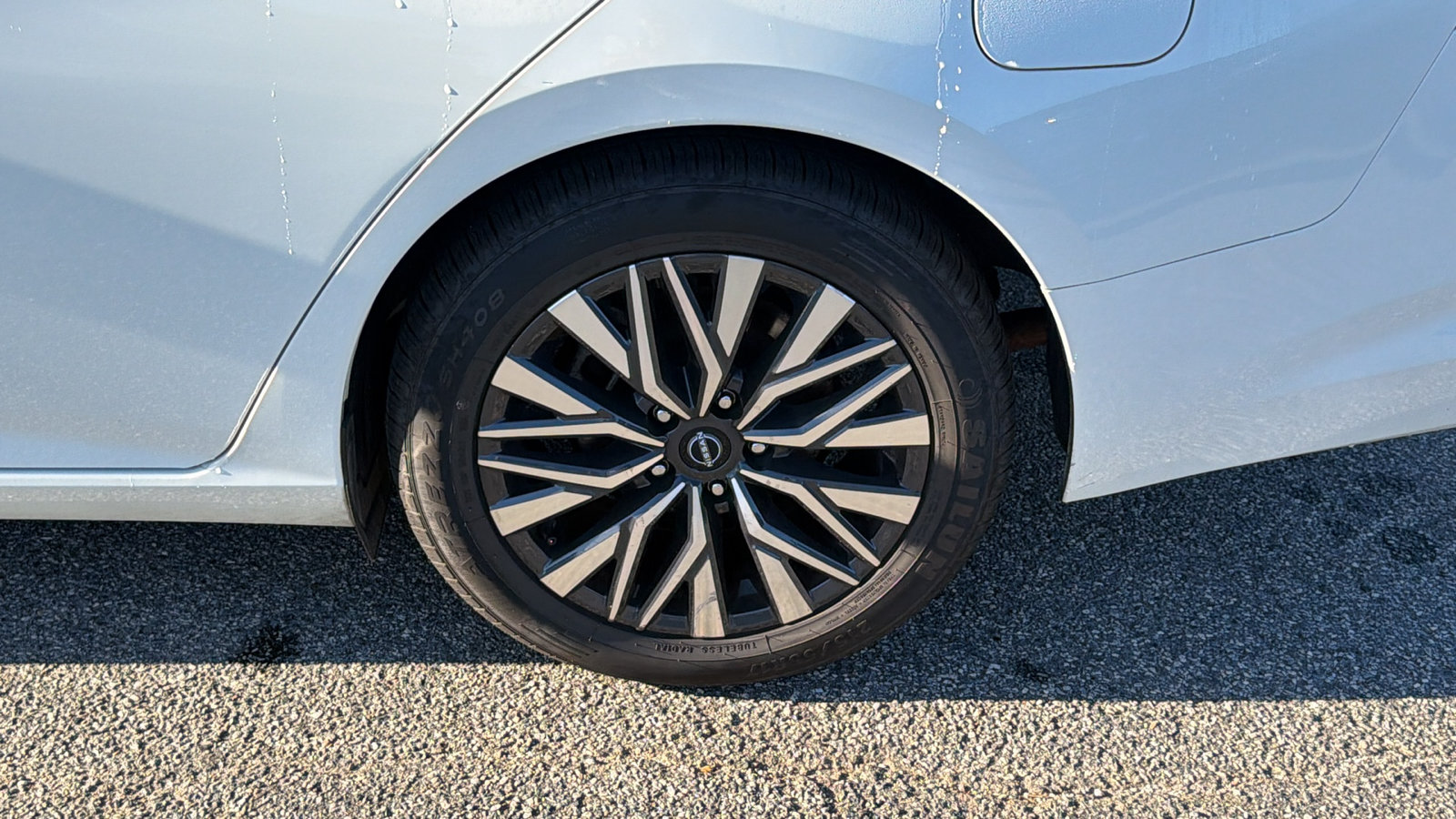 Used 2025 Nissan Altima 2.5 SV FWD image 12