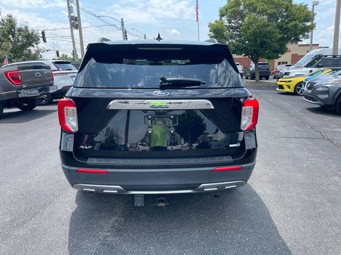Used 2020 Ford Explorer XLT w/ Equipment Group 202A AWD/4WD image 12
