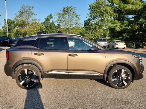 Used 2025 Nissan Kicks SR FWD image 8