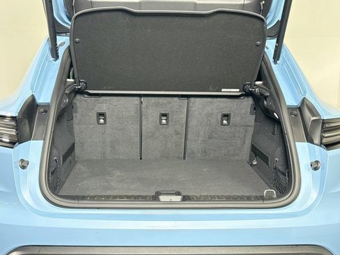 Certified 2025 Porsche Macan 4S Electric AWD/4WD image 24
