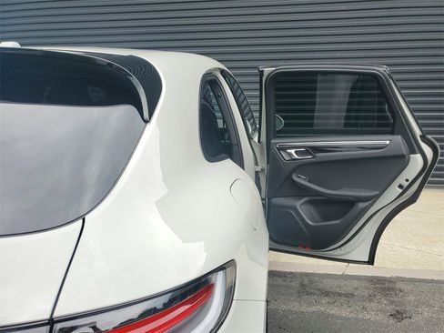 Used 2025 Porsche Macan image 22