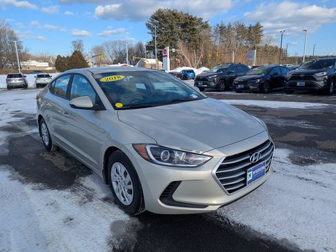 Used 2018 Hyundai Elantra SE image 7