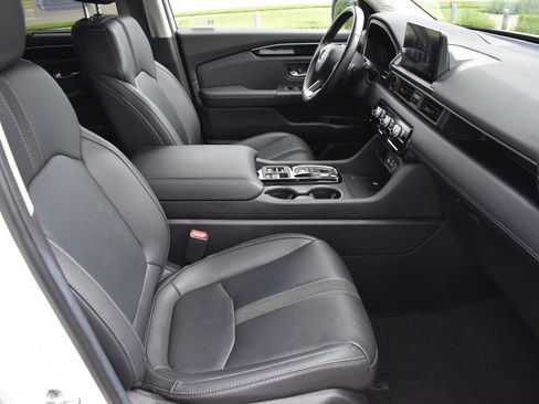 Used 2025 Honda Pilot Touring image 15