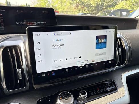 Certified 2025 Ford Expedition Max Platinum image 32