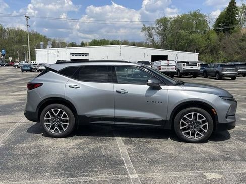 Used 2024 Chevrolet Blazer RS w/ Enhanced Convenience Package AWD/4WD image 2