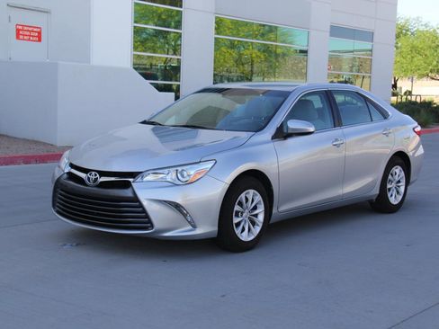 Used 2016 Toyota Camry LE image 4