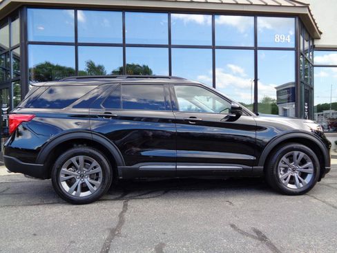 Used 2023 Ford Explorer XLT w/ Equipment Group 202A AWD/4WD image 4