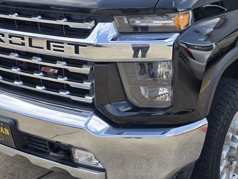 Used 2022 Chevrolet Silverado 2500 LT w/ Convenience Package AWD/4WD image 6