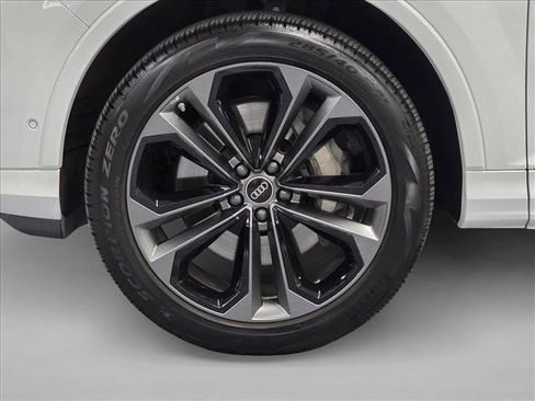 Certified 2025 Audi Q7 3.0T Premium Plus image 9